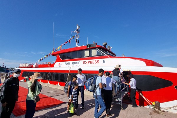 Bất cập trong khai thác cầu cảng tuyến Sa Kỳ - Lý Sơn - Anh 1