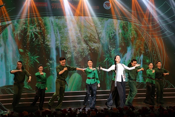 “Màu hoa đỏ” - Khúc tráng ca hào hùng về một 