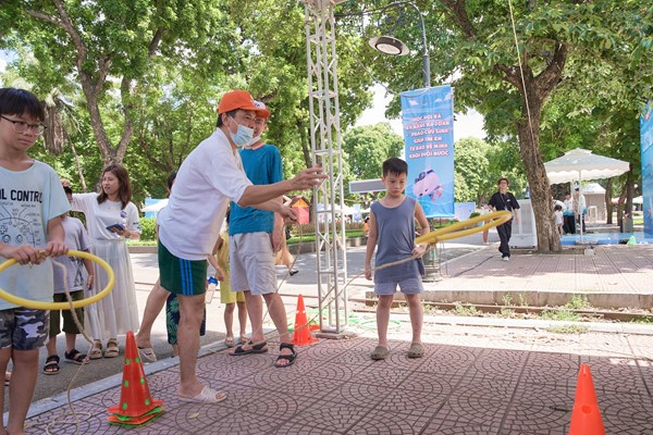Ngày hội Gia đình phòng, chống đuối nước - Anh 1