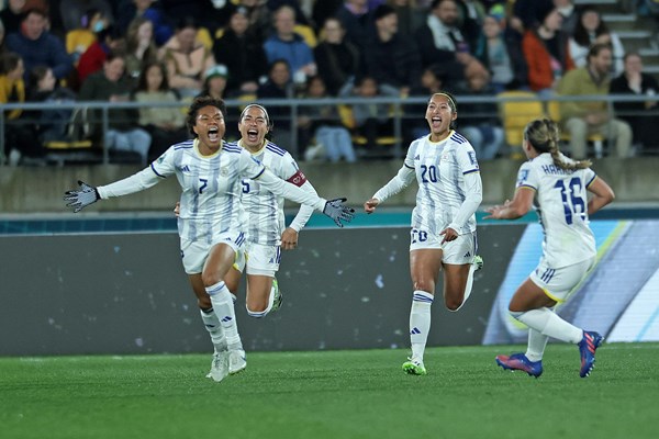 Tuyển nữ Philippines giành chiến thắng lịch sử tại World Cup - Anh 1