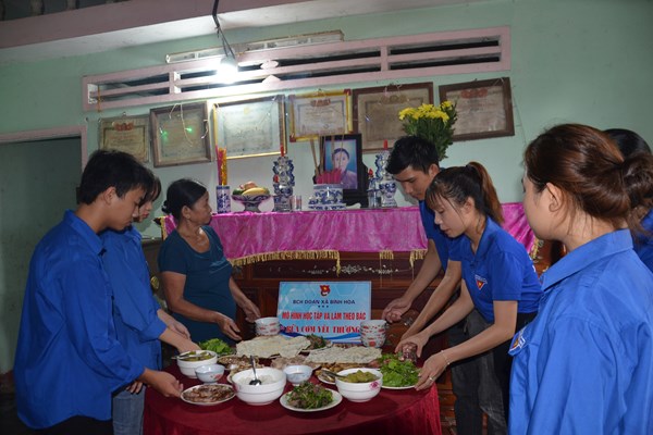Ấm lòng “bữa cơm tri ân” - Anh 1