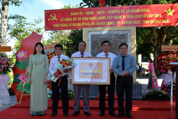 Đón nhận Bằng xếp hạng Di tích lịch sử cấp tỉnh Bốn dũng sĩ Nghĩa Dũng - Anh 1