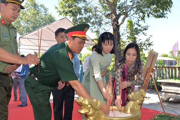 Đón nhận Bằng xếp hạng Di tích lịch sử cấp tỉnh Bốn dũng sĩ Nghĩa Dũng - Anh 2