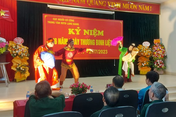 Nghệ sĩ Bộ VHTTDL biểu diễn nghệ thuật phục vụ thương, bệnh binh tại Bắc Giang - Anh 8