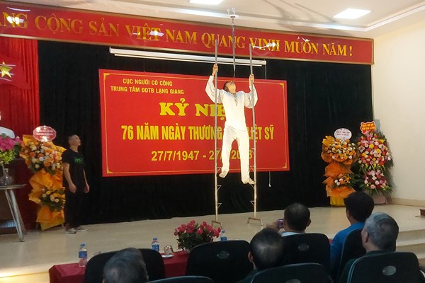 Nghệ sĩ Bộ VHTTDL biểu diễn nghệ thuật phục vụ thương, bệnh binh tại Bắc Giang - Anh 9