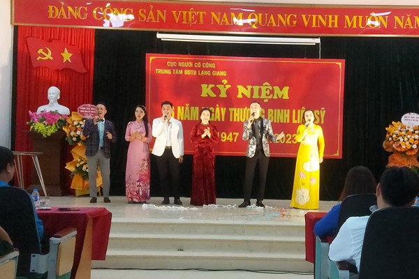 Nghệ sĩ Bộ VHTTDL biểu diễn nghệ thuật phục vụ thương, bệnh binh tại Bắc Giang - Anh 6