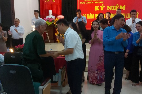 Nghệ sĩ Bộ VHTTDL biểu diễn nghệ thuật phục vụ thương, bệnh binh tại Bắc Giang - Anh 4