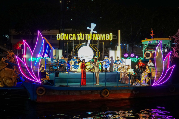 Chiến lược phát triển toàn diện văn học- nghệ thuật: Đậm đà bản sắc nhưng không lạc hậu với trào lưu - Anh 1
