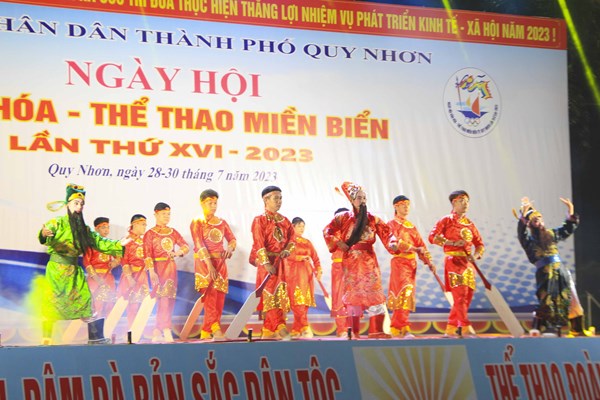 Rực sắc màu Ngày hội VHTT miền biển Quy Nhơn - Anh 1