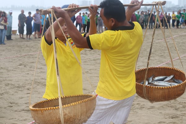 Đà Nẵng: Ngư dân hưởng ứng Ngày hội miền biển - Anh 5