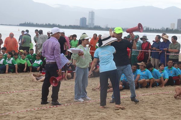 Đà Nẵng: Ngư dân hưởng ứng Ngày hội miền biển - Anh 7
