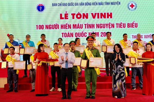 Lan toả tinh thần thiện nguyện để hiến máu cứu người bệnh - Anh 2
