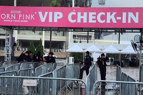 Náo nức chờ đêm diễn thứ hai của BlackPink tại Hà Nội - Anh 3