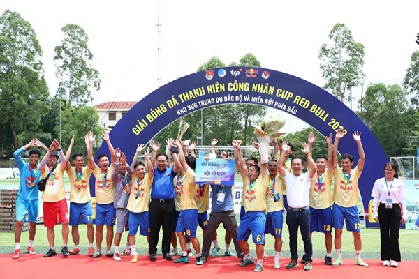 Đội FC SI FLEX vô địch khu vực Giải Bóng đá thanh niên công nhân - Anh 1