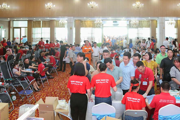 Tiếp nhận 115.000 đơn vị máu từ chương trình Hành trình Đỏ 2023 - Anh 1