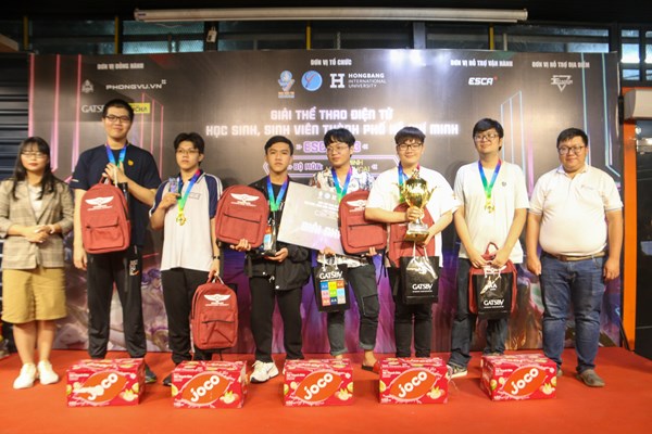 Giải thể thao điện tử TP.HCM thu hút đông đảo bạn trẻ - Anh 2