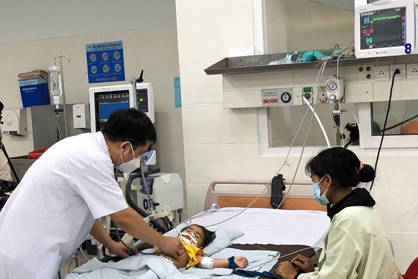 Quảng Ngãi: Bệnh tay chân miệng tăng số ca và chuyển nặng rất nhanh - Anh 1