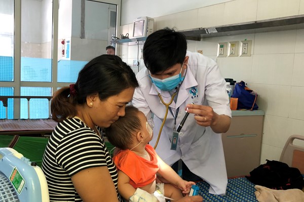 Quảng Ngãi: Bệnh tay chân miệng tăng số ca và chuyển nặng rất nhanh - Anh 2
