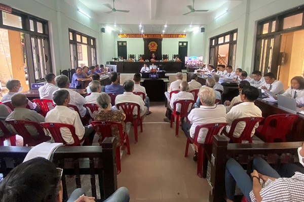 Vụ án kê khống mộ giả để trục lợi tại TP Huế: Nhiều cán bộ bị đề nghị xử phạt mức án nặng - Anh 1