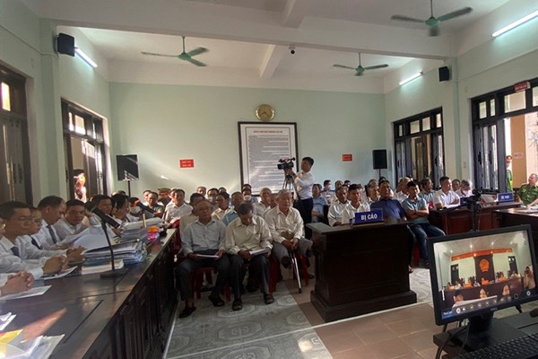 Vụ án kê khống mộ giả để trục lợi tại TP Huế: Nhiều cán bộ bị đề nghị xử phạt mức án nặng - Anh 2
