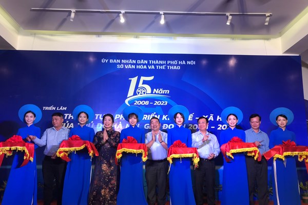Triển lãm ảnh thành tựu 15 năm mở rộng địa giới hành chính Hà Nội - Anh 1