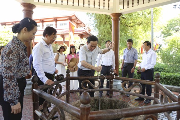 Về Bảo tàng Quang Trung, thăm cây me, giếng cổ của nhà Tây Sơn - Anh 1