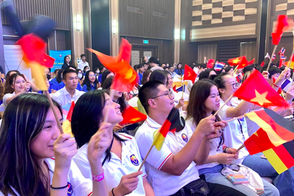Tuổi trẻ kiều bào phát huy vai trò Đại sứ du lịch Việt Nam ở nước ngoài - Anh 2