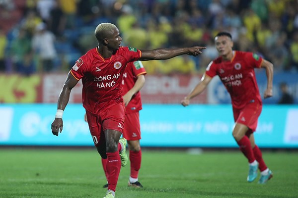 CLB Công an Hà Nội nỗ lực đến cùng trong cuộc đua vô địch V.League - Anh 1