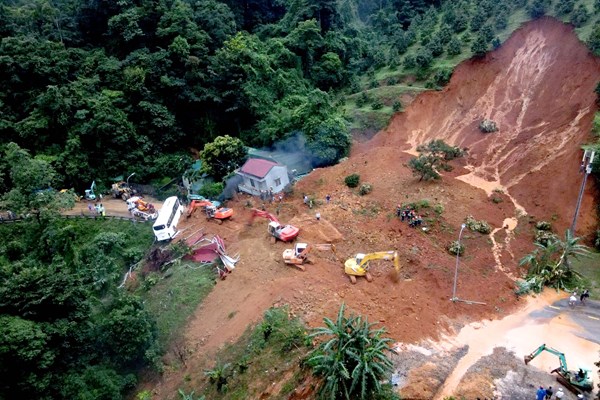 Tập trung ứng phó mưa lũ, sạt lở đất, bảo đảm an toàn hồ đập tại các tỉnh Tây Nguyên - Anh 1