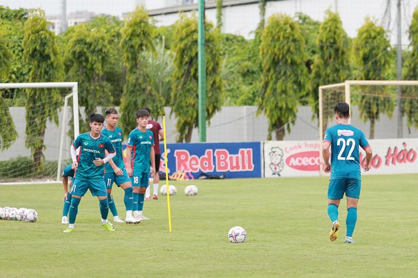 Tiền đạo U23 Việt Nam quyết tâm cùng các đồng đội bảo vệ chức vô địch Đông Nam Á - Anh 1