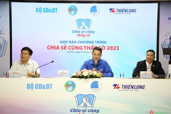 Tuyên dương thầy, cô giáo tiêu biểu giảng dạy ở các xã khó khăn - Anh 1