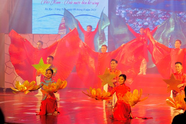 Liên hoan Cán bộ thư viện toàn quốc: “Việt Nam - Đất nước bên bờ sóng” - Anh 3