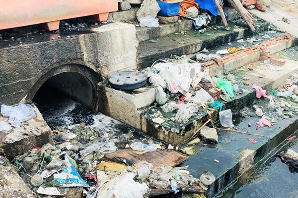 Rác thải bủa vây cảng cá An Lương - Anh 1