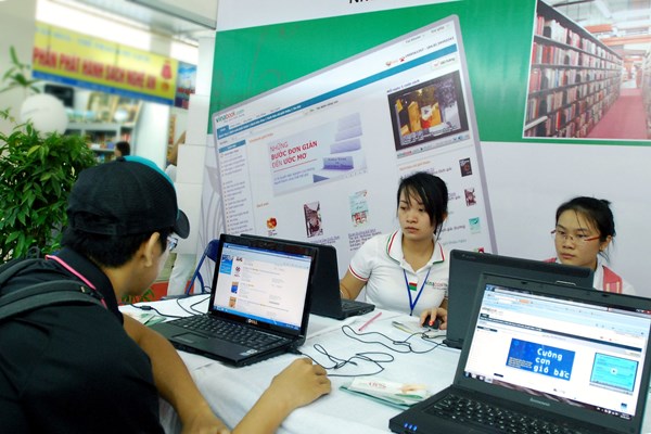“Gạn đục, khơi trong” văn học mạng (Bài 2): Thúc đẩy văn hóa tranh luận trên không gian mạng - Anh 1