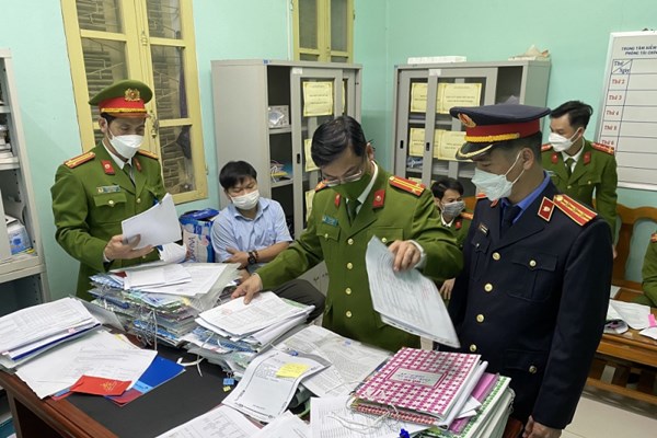 Tạm đình chỉ vụ án ở CDC Thừa Thiên Huế, hai cán bộ được quay lại làm việc - Anh 2