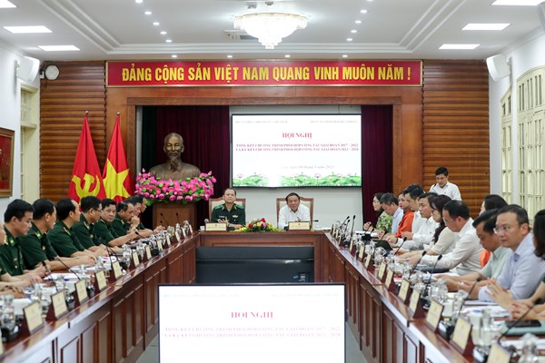 Chương trình phối hợp công tác giữa Bộ VHTTDL và Bộ Tư lệnh Bộ đội Biên phòng: Cải thiện hơn nữa đời sống văn hóa, nâng cao trình độ dân trí cho đồng bào - Anh 1