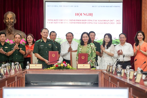 Chương trình phối hợp công tác giữa Bộ VHTTDL và Bộ Tư lệnh Bộ đội Biên phòng: Cải thiện hơn nữa đời sống văn hóa, nâng cao trình độ dân trí cho đồng bào - Anh 3