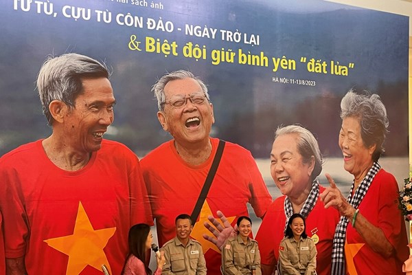 Ra mắt sách ảnh về tử tù, cựu tù Côn Đảo và biệt đội rà phá bom mìn - Anh 2