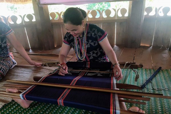 Làng Pơr' ning trên đỉnh Trường Sơn - Anh 3