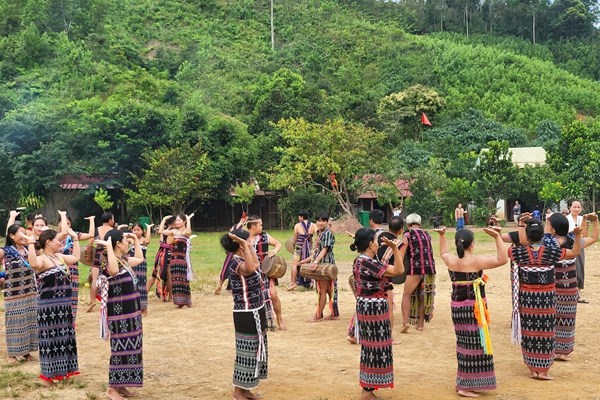 Làng Pơr' ning trên đỉnh Trường Sơn - Anh 4
