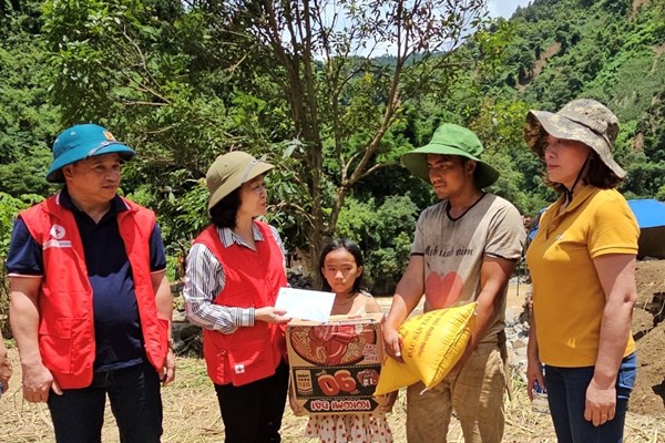 Hội Chữ thập đỏ Việt Nam hỗ trợ tỉnh Yên Bái bị thiệt hại do mưa lũ - Anh 1