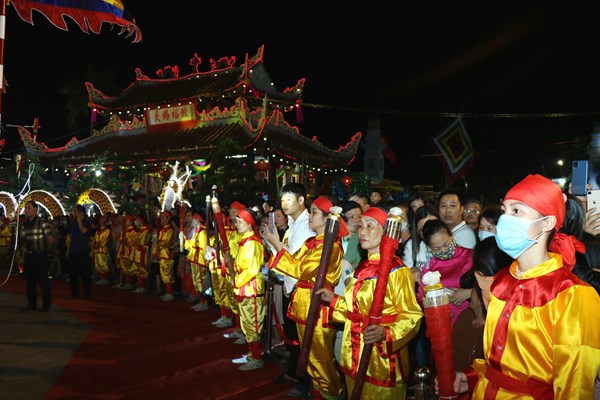 Nâng cao nhận thức trong thực hiện nếp sống văn minh trong việc cưới, tang, lẽ hội: Bức tranh lễ hội ngày càng đi vào nề nếp - Anh 1