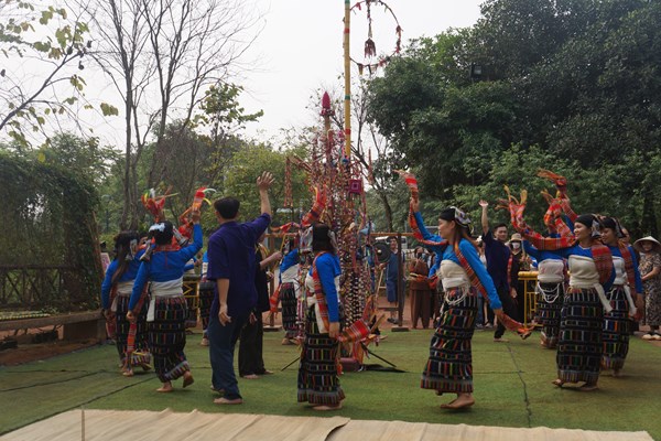 Vui Tết Độc lập tại “Ngôi nhà chung” - Anh 1