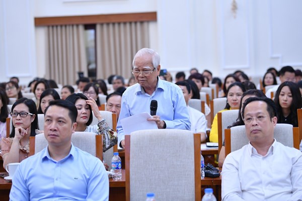 Bộ trưởng Bộ GD&ĐT gặp gỡ giáo viên: Mầm non đề nghị tăng lương, đại học băn khoăn tự chủ - Anh 2