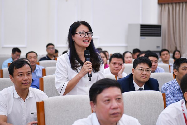 Bộ trưởng Bộ GD&ĐT gặp gỡ giáo viên: Mầm non đề nghị tăng lương, đại học băn khoăn tự chủ - Anh 3