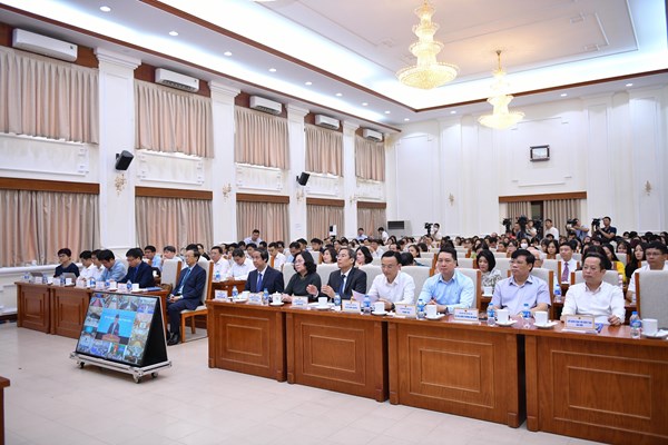 Bộ trưởng Bộ GD&ĐT gặp gỡ giáo viên: Mầm non đề nghị tăng lương, đại học băn khoăn tự chủ - Anh 4