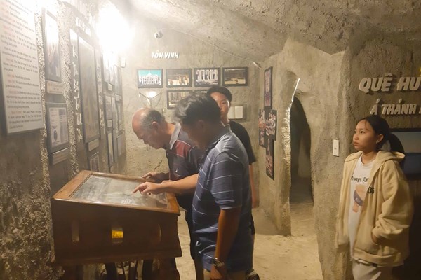Về Nhà thờ Mằng Lăng, nơi lưu giữ sách chữ Quốc ngữ đầu tiên - Anh 2