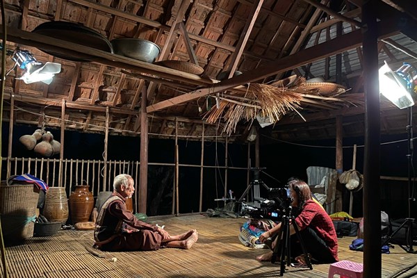 Con người trong Văn hóa, Văn hóa trong con người - Anh 2