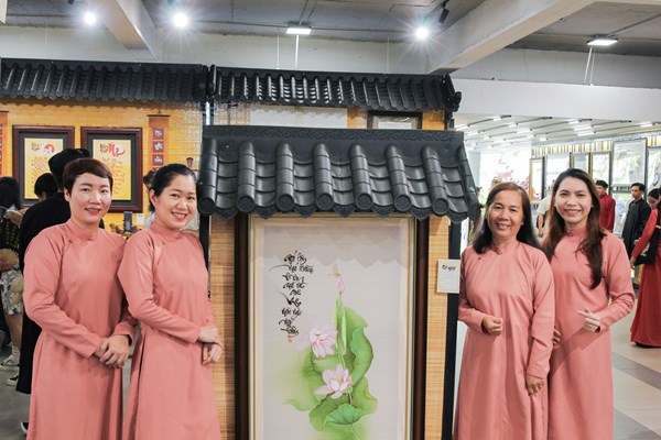 Triển lãm thư pháp Việt với chủ đề “Cội nguồn” - Anh 2