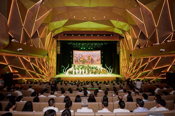 Hòa nhạc “Giao hưởng Tháng Tám” sẽ được trình diễn với hệ thống âm thanh hiện đại bậc nhất thế giới - Anh 2
